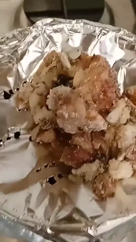Fotogramma dal video del Brigante: Colla vegetale di resina