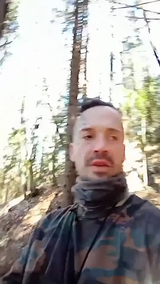 Fotogramma dal video del Brigante: Treppiede da fuoco